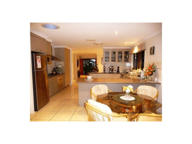 32 Harrison Cct, Urangan QLD 4655