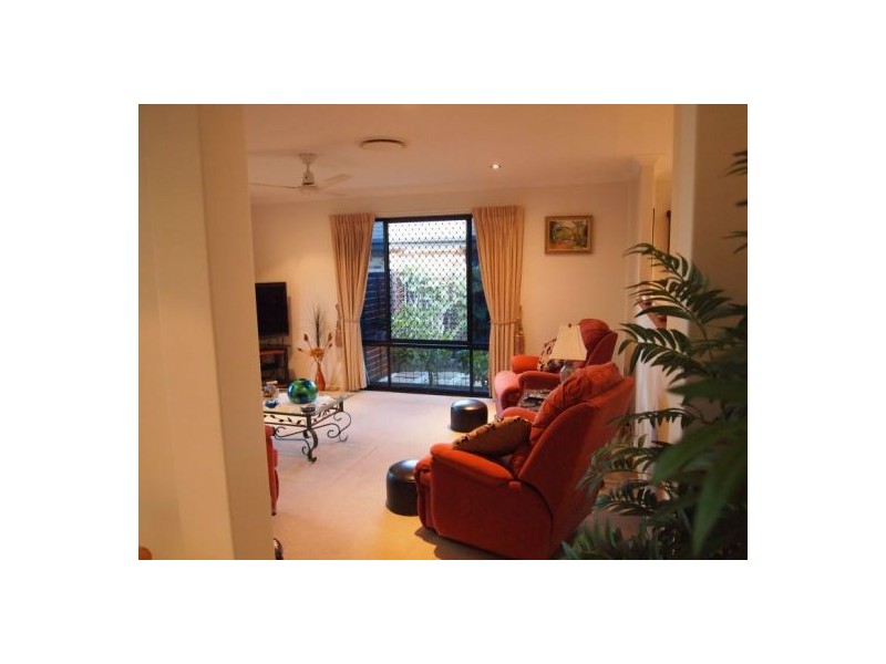 32 Harrison Cct, Urangan QLD 4655