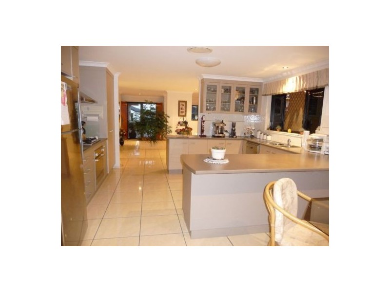 32 Harrison Cct, Urangan QLD 4655