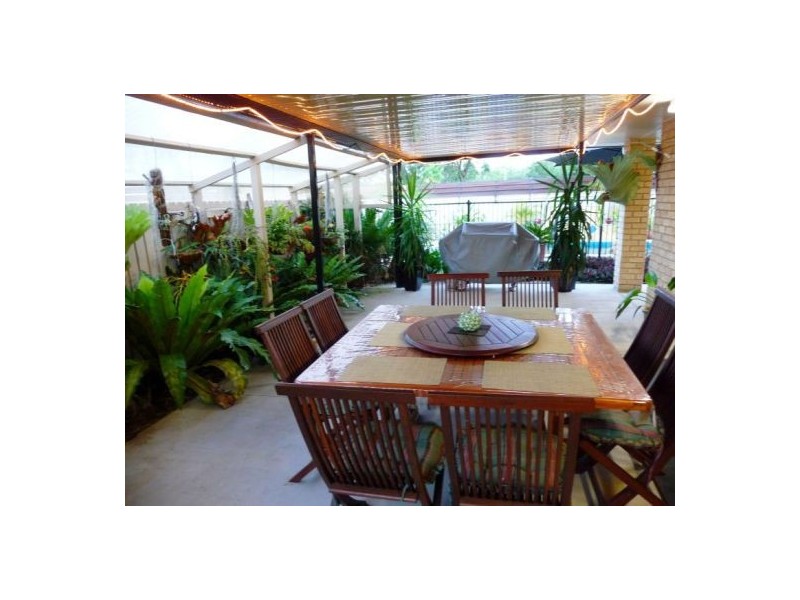 32 Harrison Cct, Urangan QLD 4655
