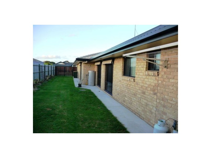32 Harrison Cct, Urangan QLD 4655