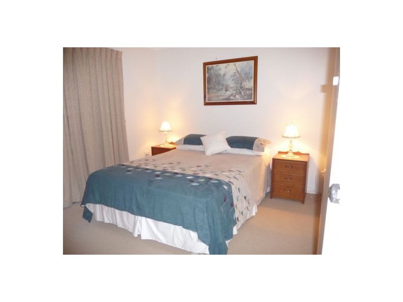32 Harrison Cct, Urangan QLD 4655