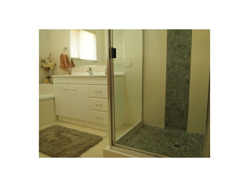 32 Harrison Cct, Urangan QLD 4655