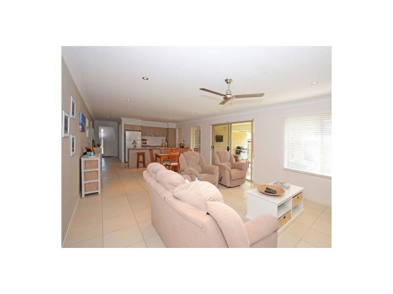 16 Beagle Avenue, Nikenbah QLD 4655