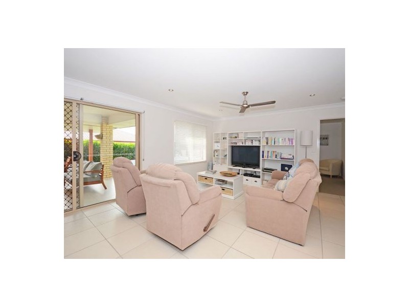 16 Beagle Avenue, Nikenbah QLD 4655