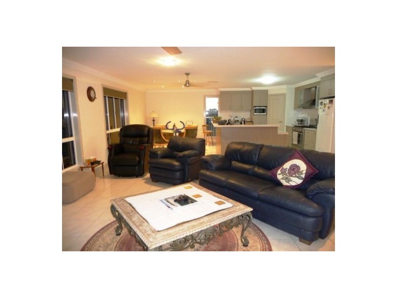42 Earl St Vincent Cct, Mariners Cove, Eli Waters QLD 4655