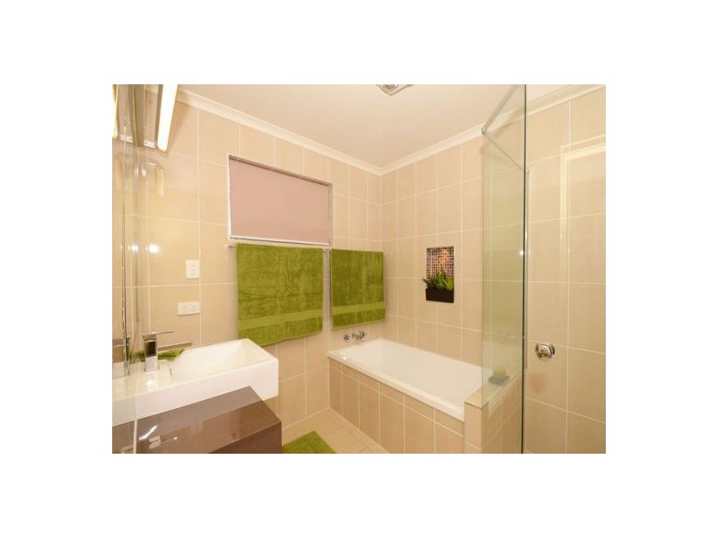 27 Clarke St, Pialba QLD 4655