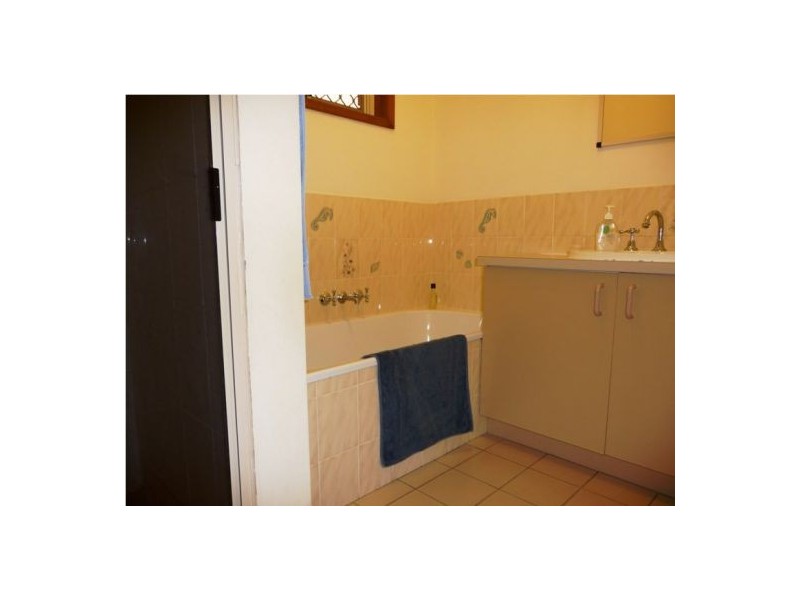 9 Christine Ave, Torquay QLD 4655