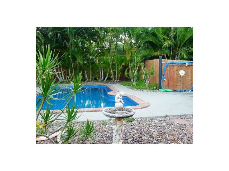 227 Doolong Rd, Wondunna QLD 4655