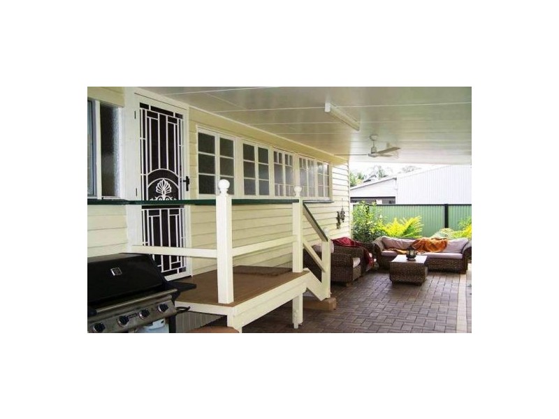 72 Honiton st, Torquay QLD 4655