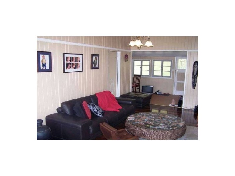 72 Honiton st, Torquay QLD 4655