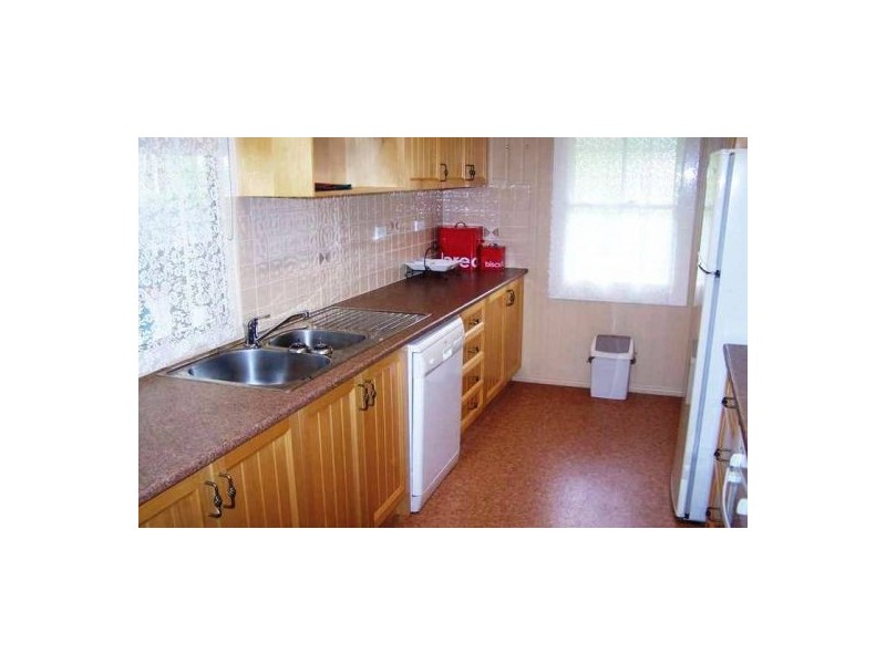 72 Honiton st, Torquay QLD 4655