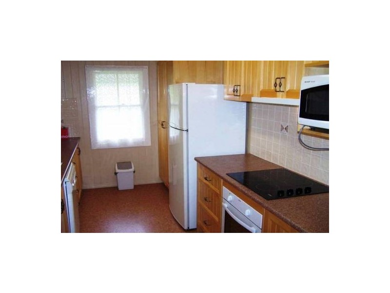 72 Honiton st, Torquay QLD 4655