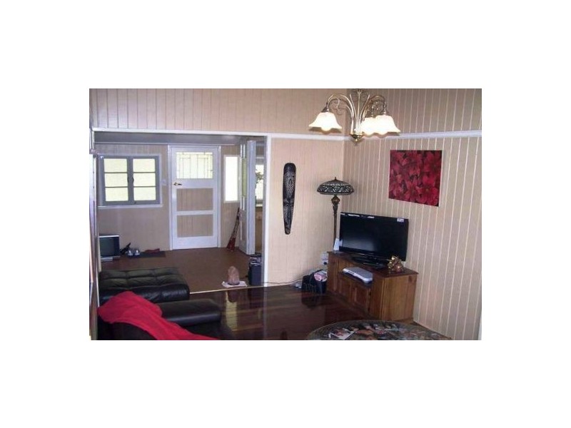 72 Honiton st, Torquay QLD 4655