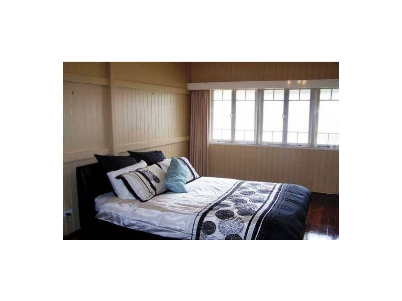 72 Honiton st, Torquay QLD 4655