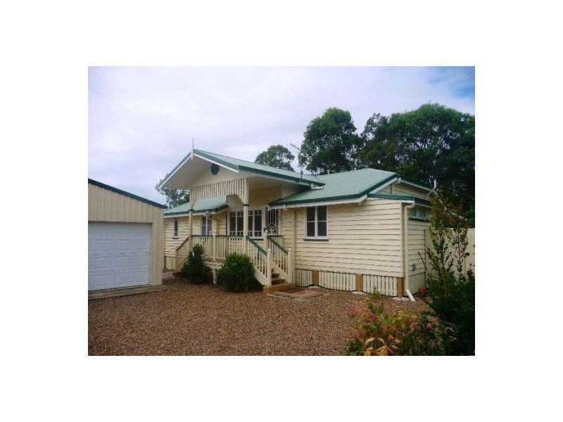 72 Honiton st, Torquay QLD 4655