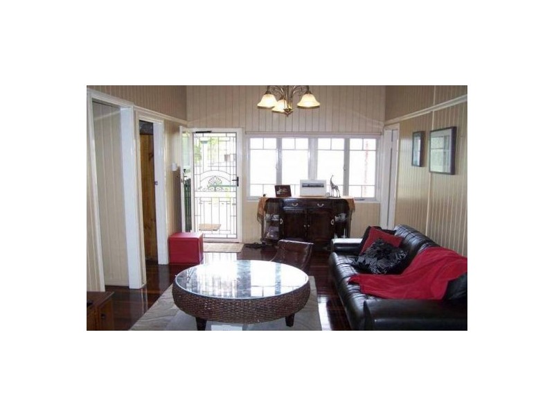 72 Honiton st, Torquay QLD 4655