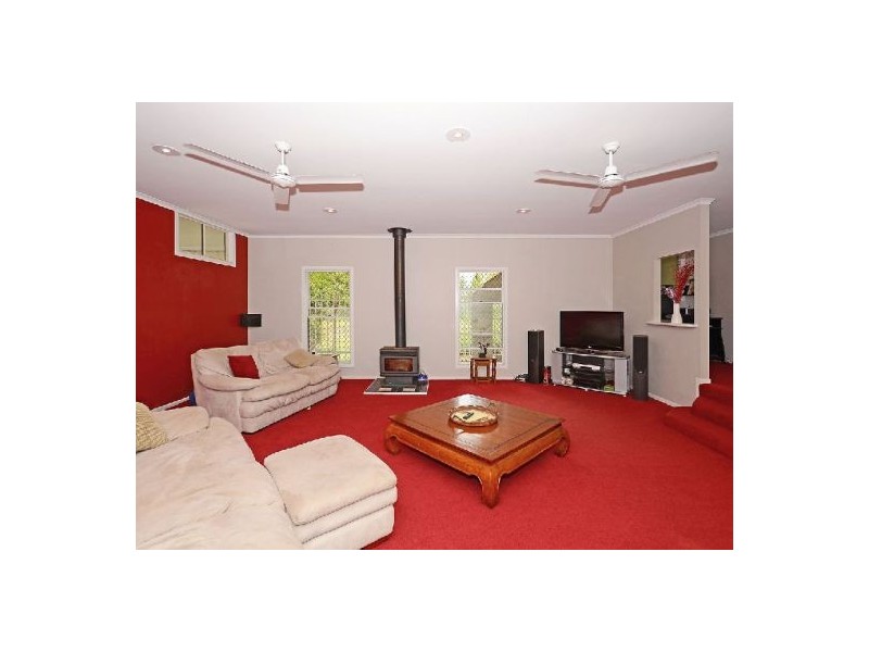 79 Chapel Rd, Nikenbah QLD 4655