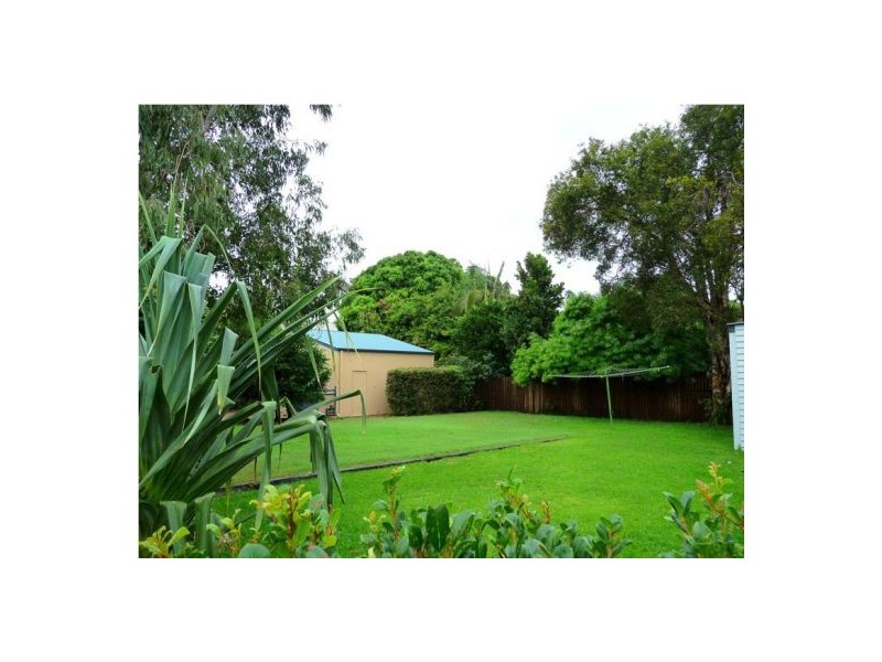 8 Guard St, Urangan QLD 4655