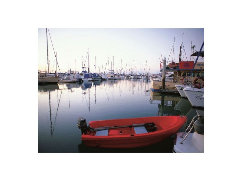 8 Guard St, Urangan QLD 4655