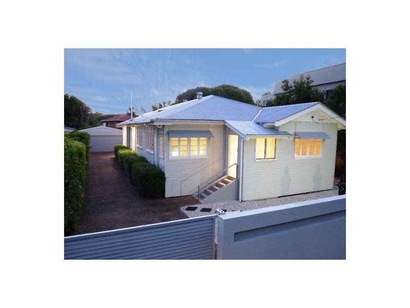 602 Charlton Esplanade, Urangan QLD 4655