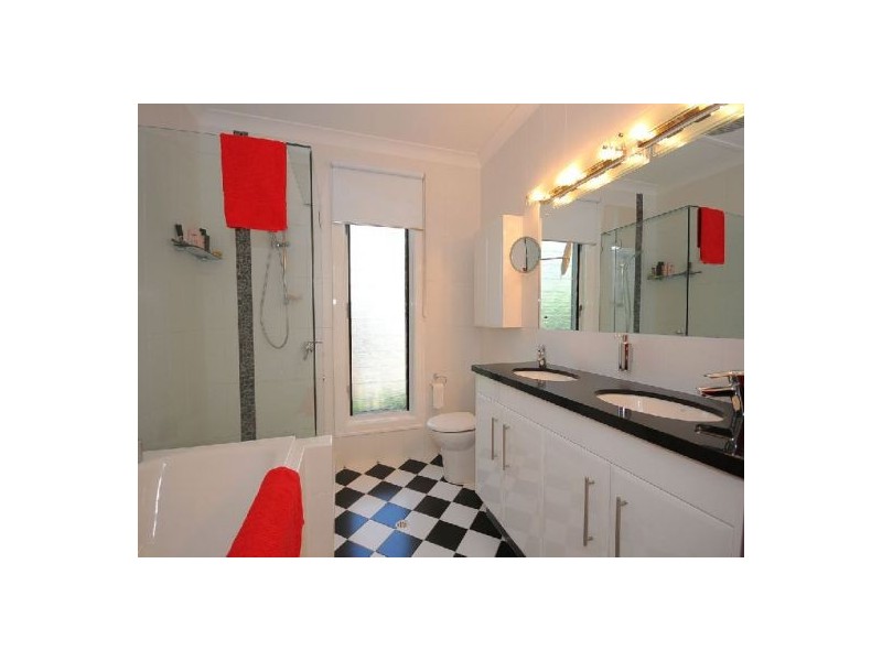 602 Charlton Esplanade, Urangan QLD 4655