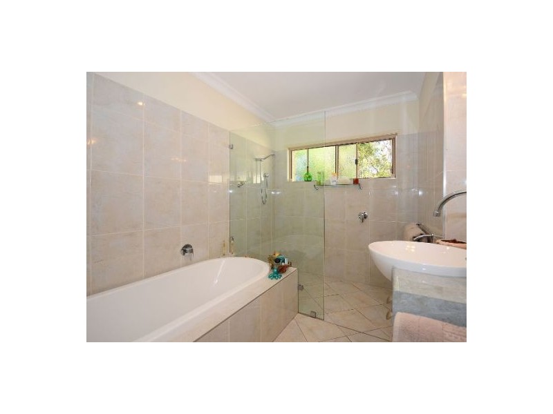 17 Cumberland Crt, Point Vernon QLD 4655