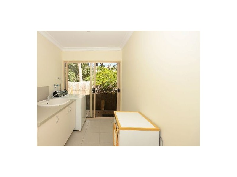 17 Cumberland Crt, Point Vernon QLD 4655