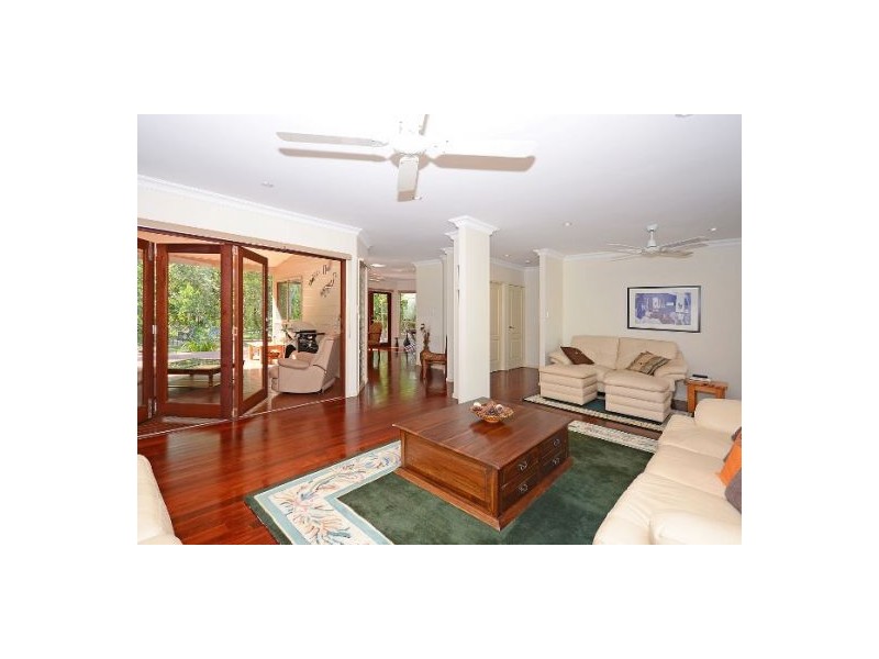 17 Cumberland Crt, Point Vernon QLD 4655