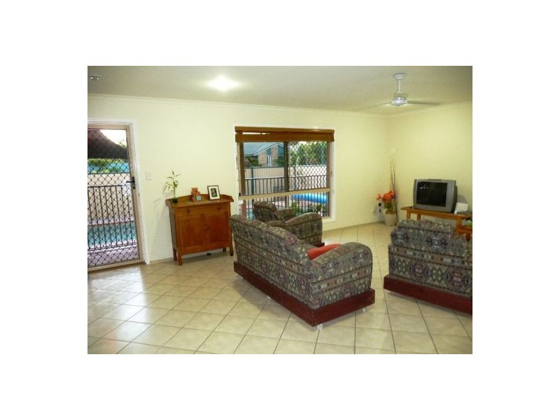 4 Caswell Crt, Torquay QLD 4655