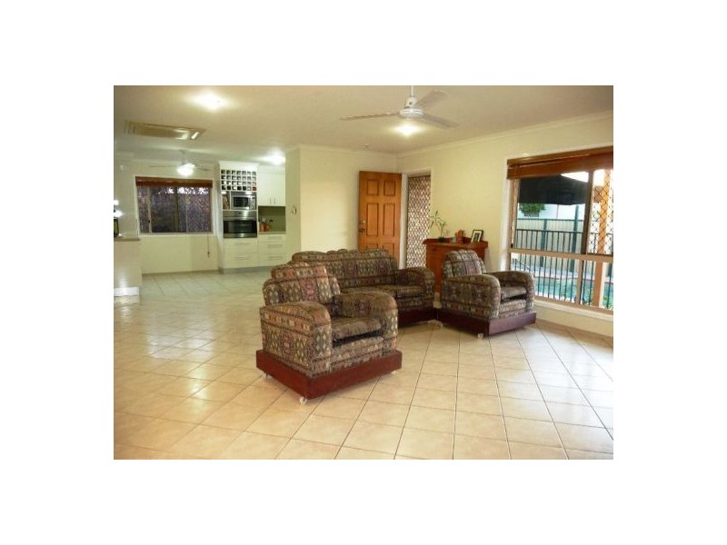 4 Caswell Crt, Torquay QLD 4655