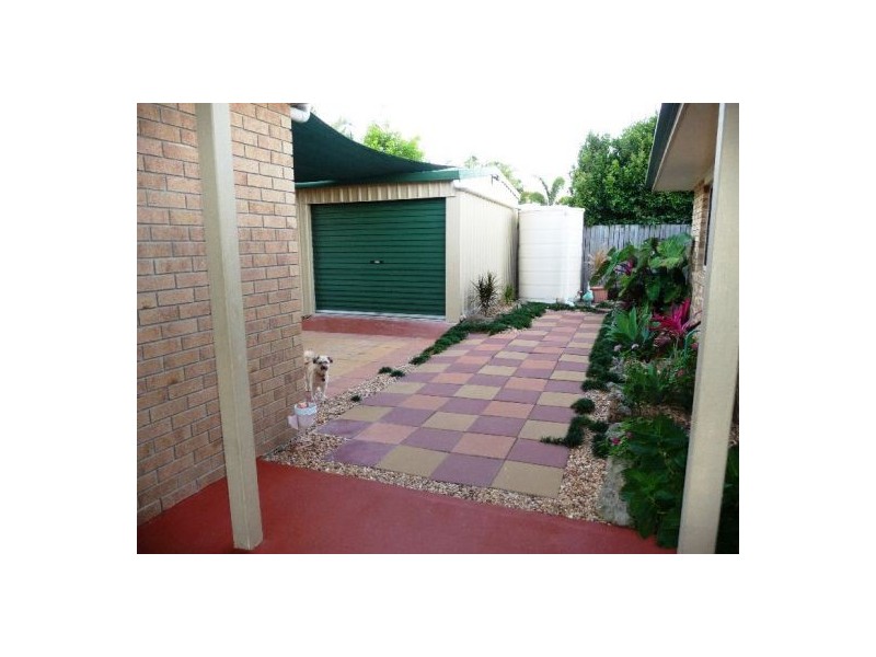 4 Caswell Crt, Torquay QLD 4655