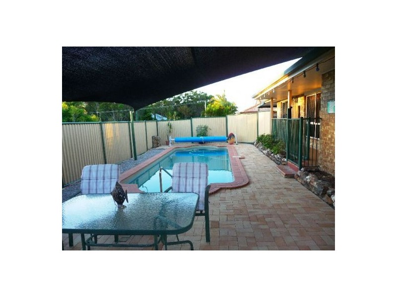 4 Caswell Crt, Torquay QLD 4655