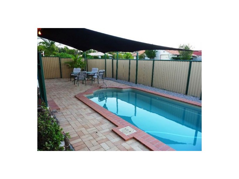 4 Caswell Crt, Torquay QLD 4655