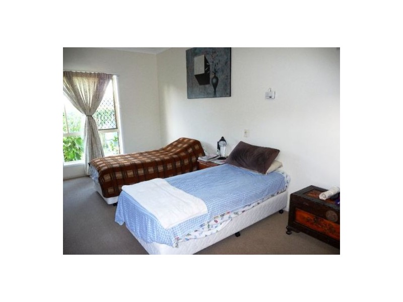 4 Caswell Crt, Torquay QLD 4655
