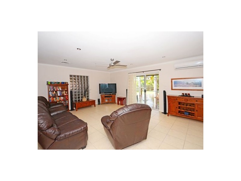 82 Long Street, Point Vernon QLD 4655