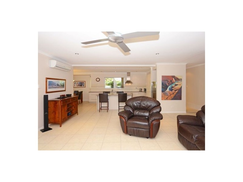 82 Long Street, Point Vernon QLD 4655
