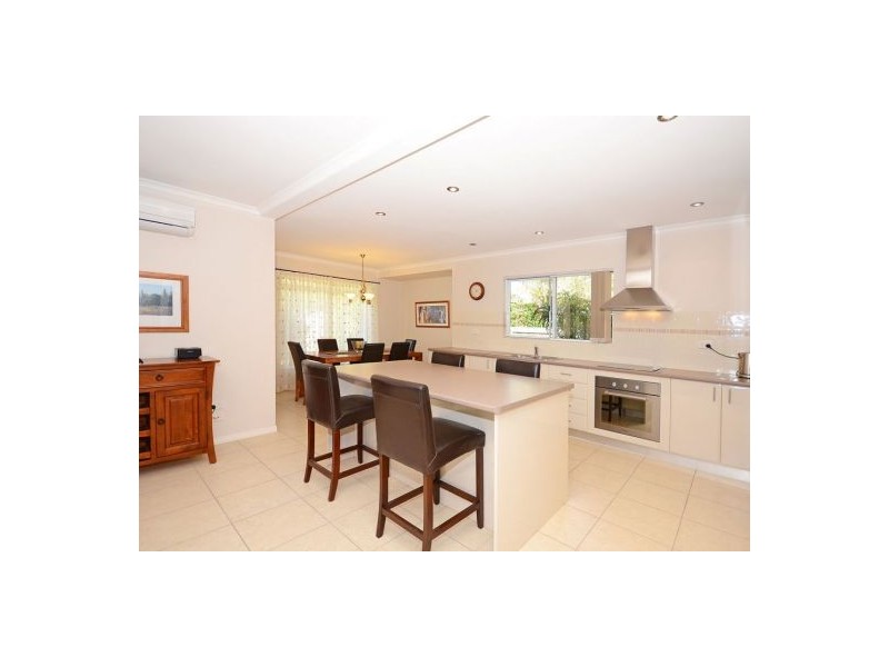 82 Long Street, Point Vernon QLD 4655