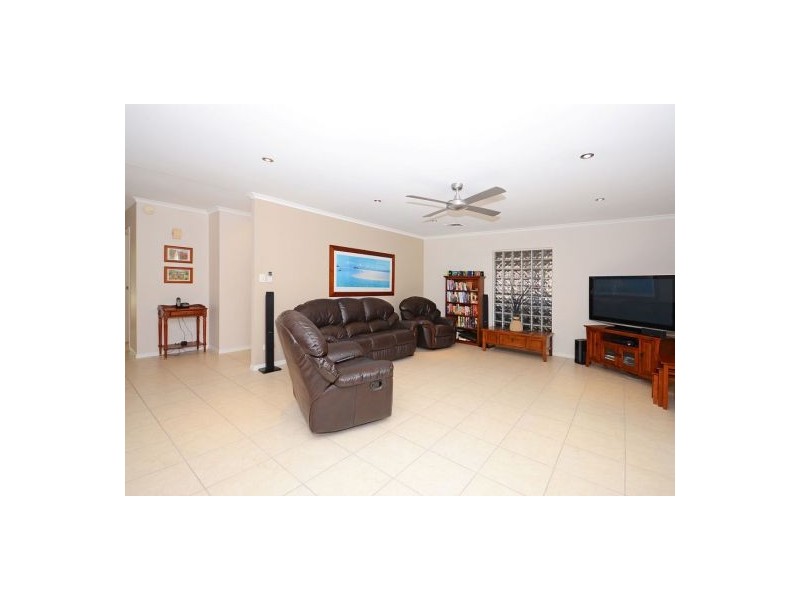 82 Long Street, Point Vernon QLD 4655