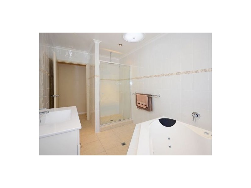 82 Long Street, Point Vernon QLD 4655