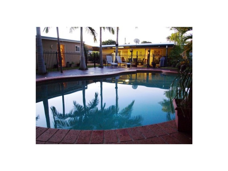 74 Lauren Street, Urangan QLD 4655