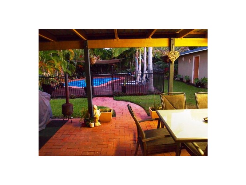 74 Lauren Street, Urangan QLD 4655