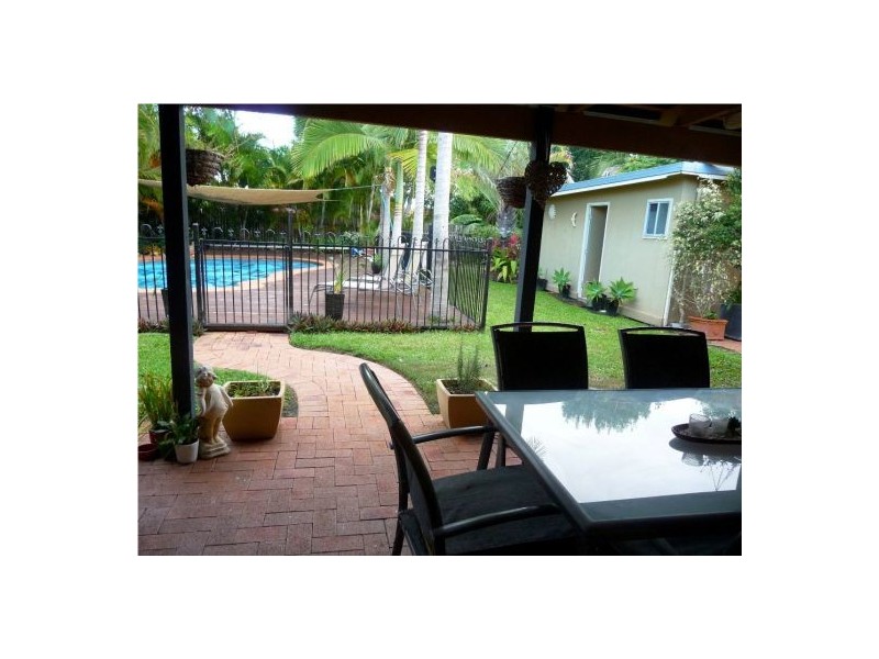 74 Lauren Street, Urangan QLD 4655