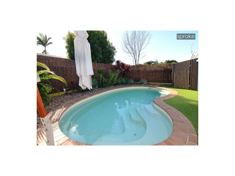 12 Carlton Street, Point Vernon QLD 4655