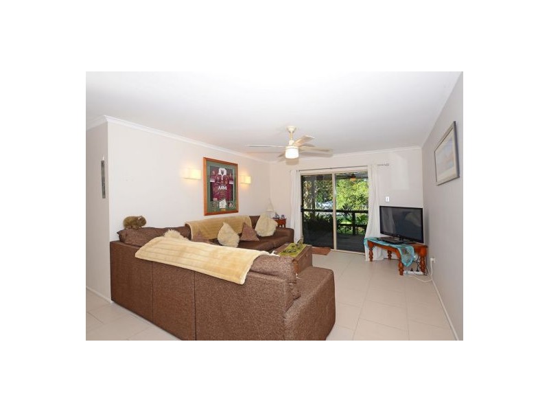 12 Carlton Street, Point Vernon QLD 4655