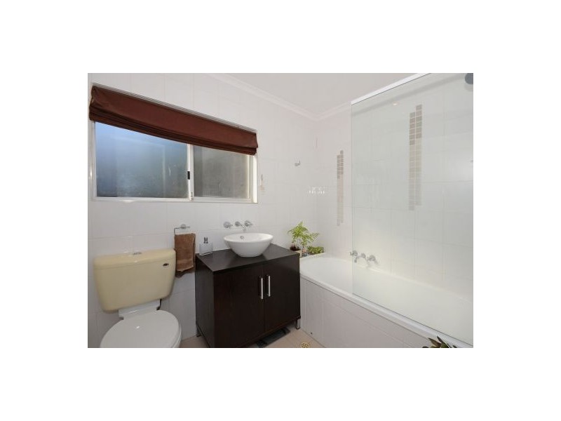 12 Carlton Street, Point Vernon QLD 4655