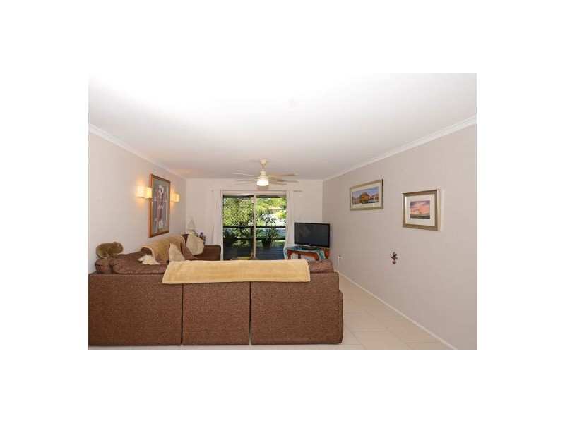 12 Carlton Street, Point Vernon QLD 4655