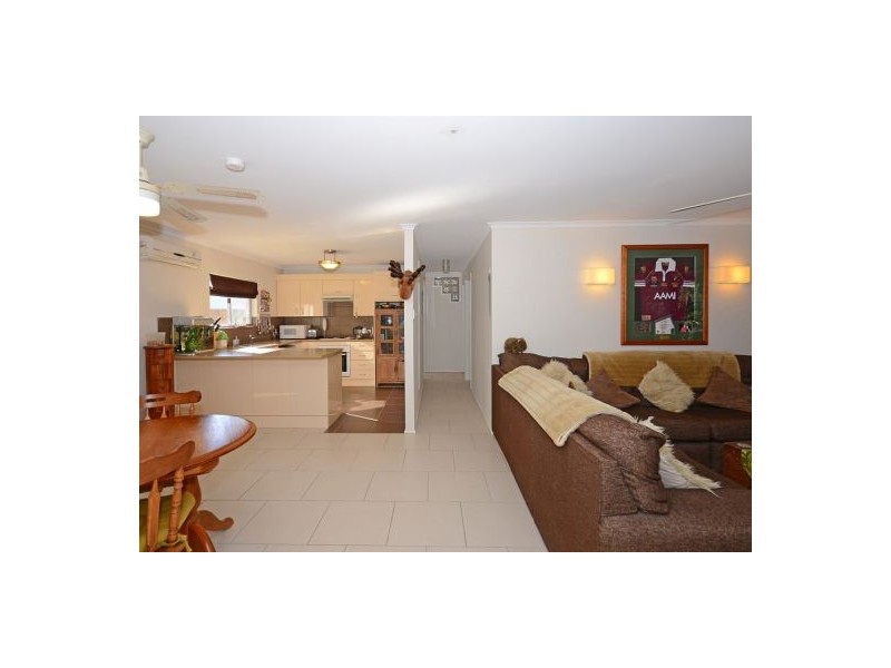12 Carlton Street, Point Vernon QLD 4655