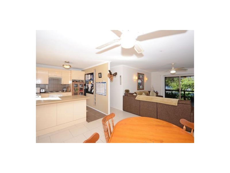 12 Carlton Street, Point Vernon QLD 4655