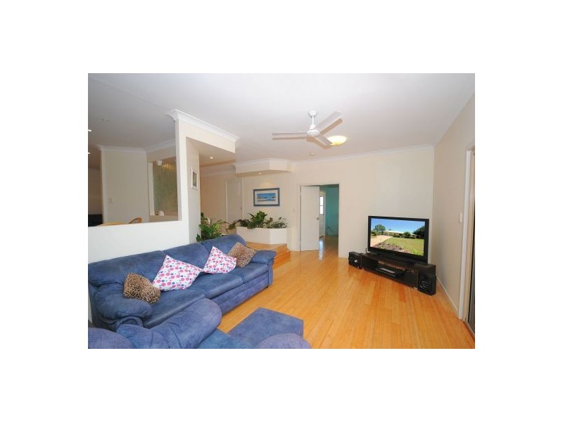 17 Scenic Crt, Dundowran Beach QLD 4655